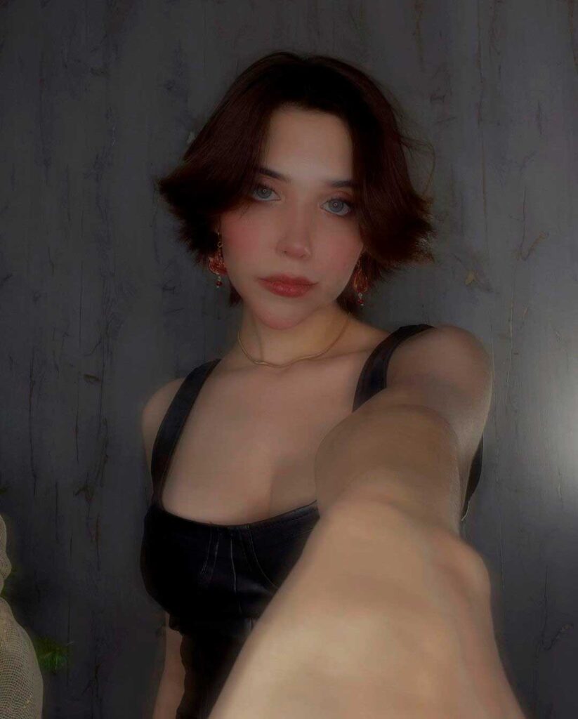 Beth cast desnuda